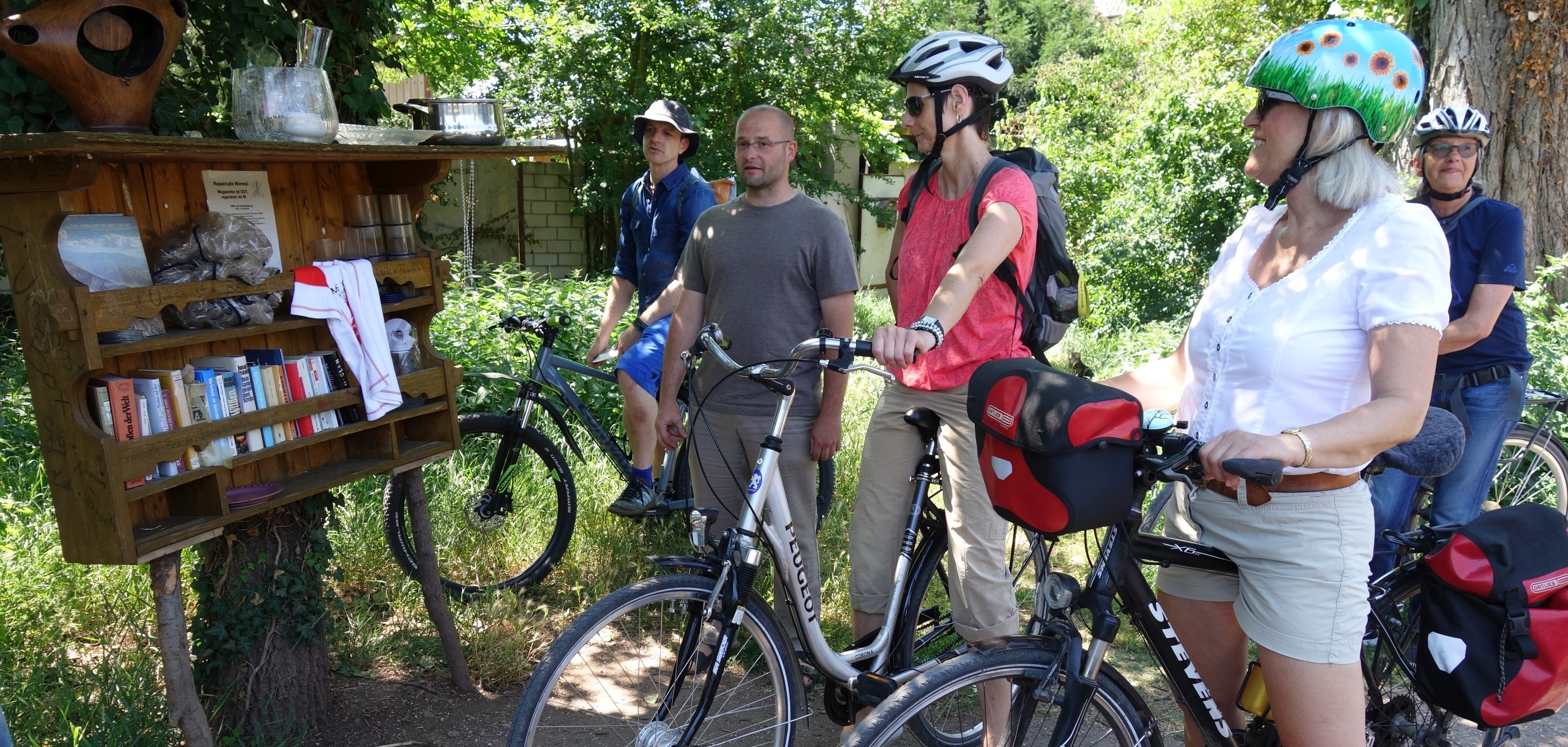 Information plus Genuss: STADTWANDELN-Touren in Worms bieten manchmal auch kulinarische Erlebnisse – und konkrete Beispiele, wie sich Plastikmüll vermeiden lässt. Bei weiteren Runden werden Fahrräder genutzt, bei Bedarf auch kostenlos gestellte Leihräder