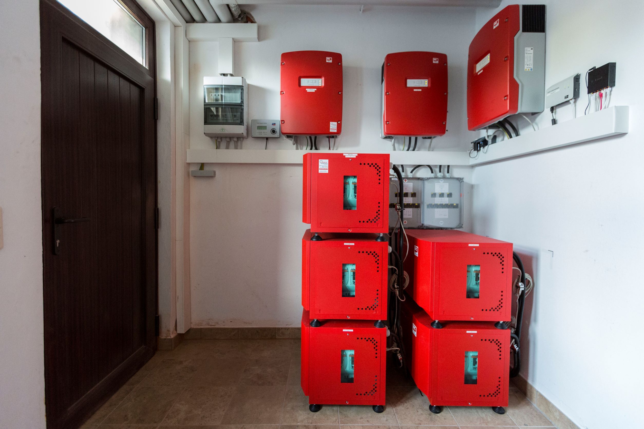 Batteriespeicher für Photovoltaik-Anlagen fördert die Verbandsgemeinde Betzdorf-Gebhardshain aus kommunalen Mitteln. 