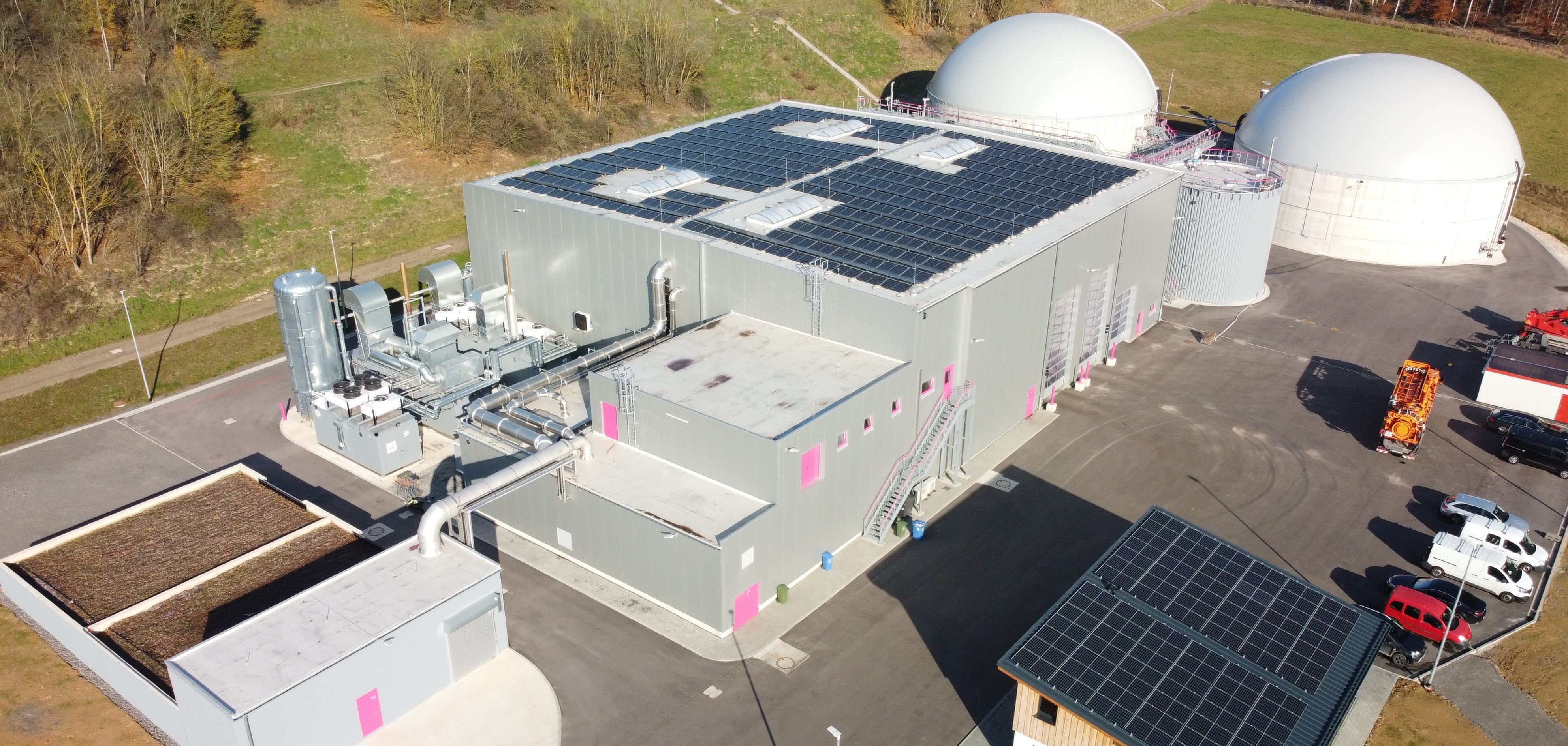 Vorzeigeprojekt in der Referenzregion für die Energiewende: Die eben offiziell in Betrieb genommene Bioabfall-Vergärungsanlage der Rhein-Hunsrück Entsorgung. Vorzeigeprojekt in der Referenzregion für die Energiewende: Die eben offiziell in Betrieb genommene Bioabfall-Vergärungsanlage der Rhein-Hunsrück Entsorgung.