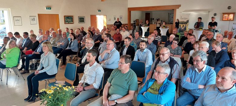 Volles Haus: Beim Start von „Landstrom“ zeigten die Bürgerinnen und Bürger aus dem Landkreis großes Interesse an der neuen, regionalen Marke. 