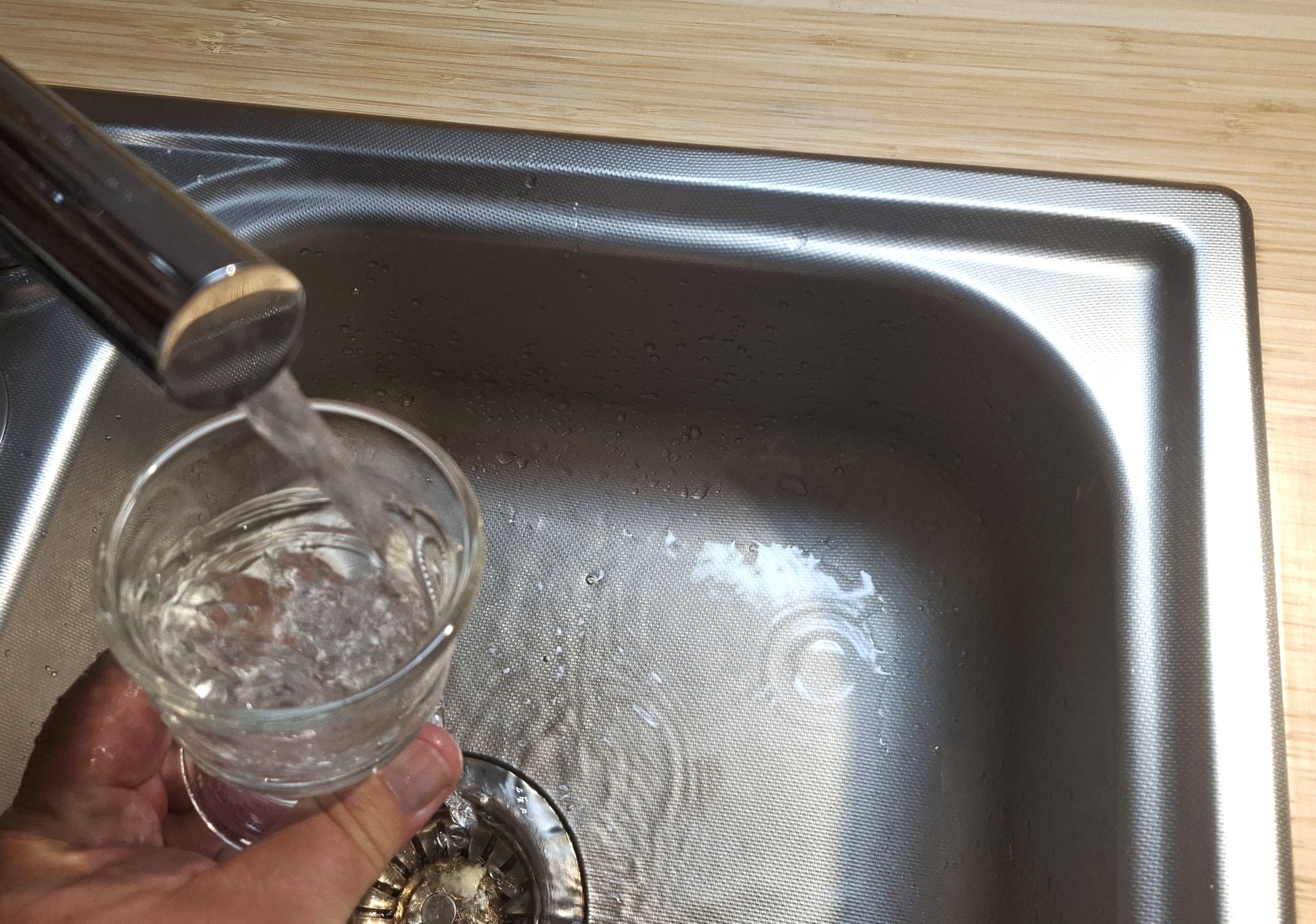 Jederzeit sauberes Trinkwasser – dies wird möglicherweise bald keine Selbstverständlichkeit mehr sein. Die Lieferung sicherzustellen, ist Intention einer jetzt beschlossenen Kooperation von sechs kommunalen Versorgern im Norden von Rheinland-Pfalz. 