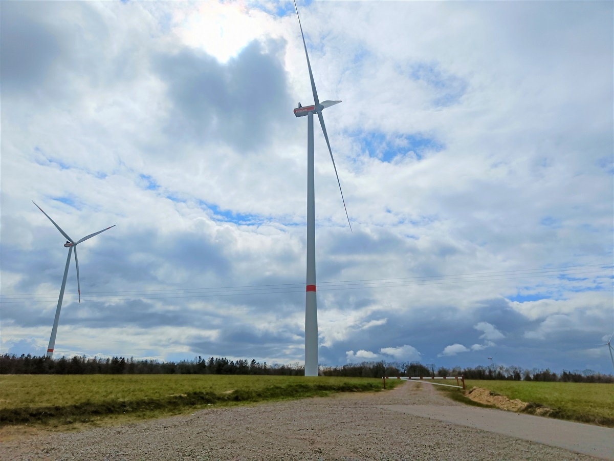 Zwei der Windräder im Windpark Kröppen Zwei der Windräder im Windpark Kröppen
